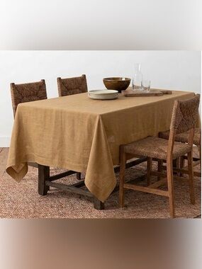Solino Home Diana Medium Weight Tablecloth Tobacco Brown 60 x 120 in